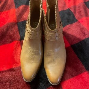 FRYE AND CO. Tan Ankle Boots